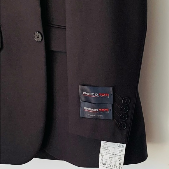 Business/ special Occasions suit - Picture 3 of 5